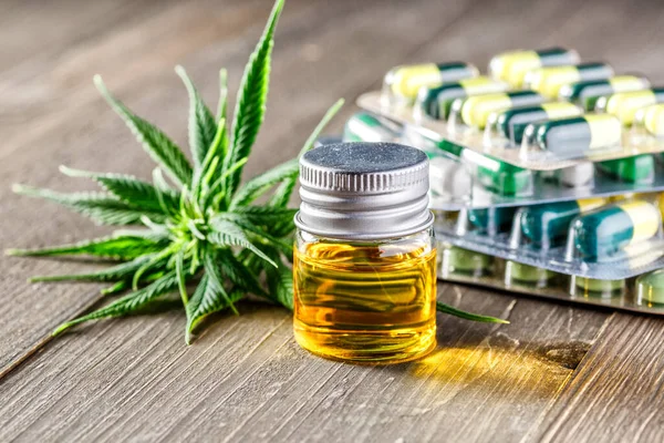 Covid Coronavirus Green Leaves Medicinal Cannabis Extract Oil Medical Marijuana — Stock Photo, Image