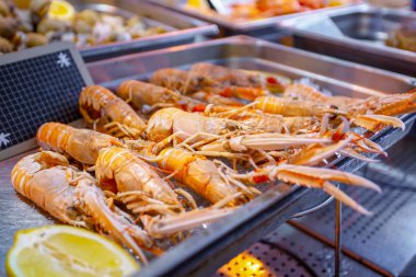 Büyük kerevit tezgaha vardır