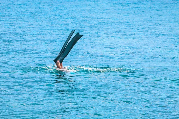 Legs Flippers Blue Surface Water — Stock Photo, Image