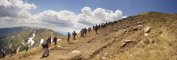 Ukraine Vorokhta May 2018 Travelers Traditionally Climb Highest Point Ukrainian — Stock Photo, Image