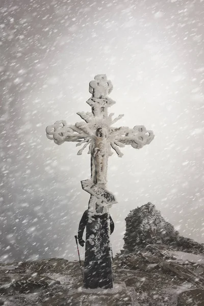 Cruz Congelada Cima Goverla Septiembre Primera Nieve Frío Pico Más —  Fotos de Stock