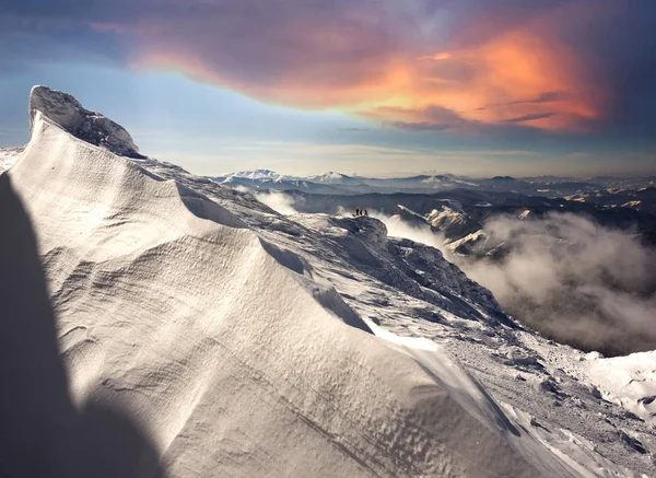 Спасательный Отряд Европейских Альпинистов Тренируется Спасению Жертв Ледяных Скалах Время — стоковое фото