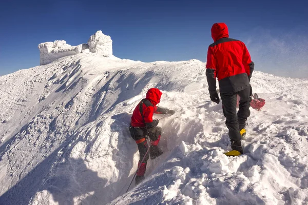 Una Squadra Soccorso Alpinisti Europei Sta Allenando Salvare Vittime Rocce — Foto Stock
