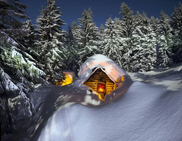 Lost in the mountains of the hunter, snow-covered shelter was excavated by tourists spent the night in a hike through the Carpathian alpine forests. Wild taiga forests fairy-tale shelter