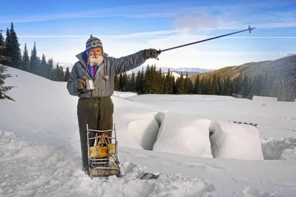 Kışın Ilginç Bir Orijinal Seyahat Karpatlar Çok Yaşayan Yaşlı Kim — Stok fotoğraf