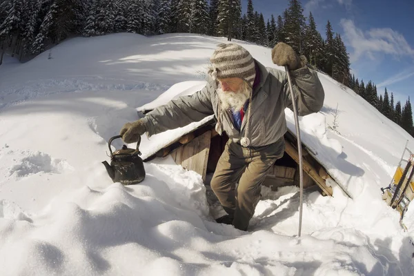 Kıdemli Yaşlı Adam Tırmanma Yaşlı Hiking Cesaret Etkin Yaşlılar Kış — Stok fotoğraf