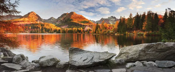 Szczyrbskie Jezioro Jest Drugim Wielkości Jezioro Słowackiej Stronie Tatr Wysokich — Zdjęcie stockowe