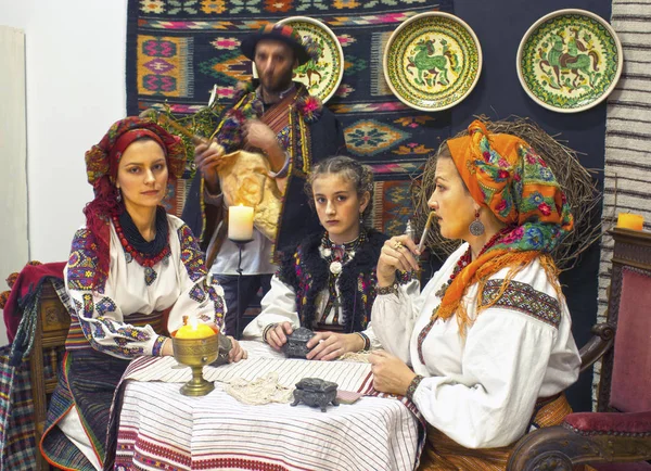 Ukrainiens Hutsuls Dans Les Carpates Costumes Traditionnels Anciens Ornements Qui — Photo