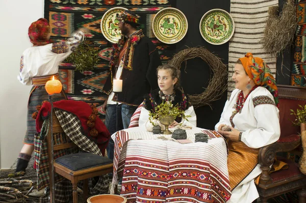 Ucranianos Hutsuls Los Cárpatos Trajes Antiguos Tradicionales Ornamentos Que Durante — Foto de Stock