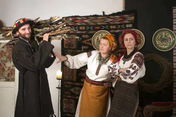 Украинцы Гуцулы Карпатах Традиционных Древних Костюмах Украшают Которые Ста Лет — стоковое фото