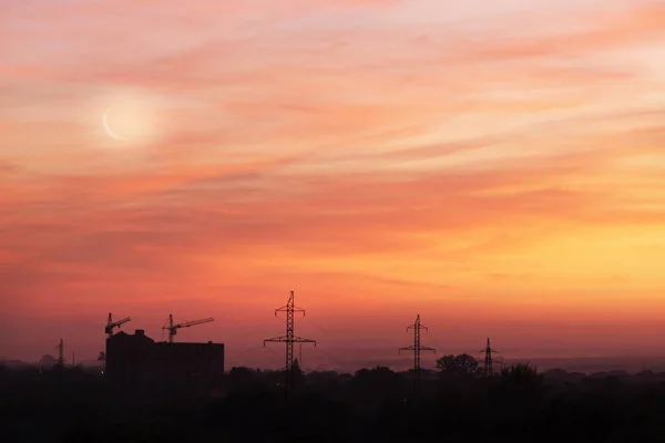 Заходу Сходу Сонця Красивою Червоних Хмар Водночас Східній Частині Молодий — стокове фото