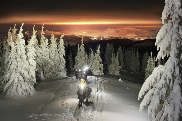 Nya Året Natten Mountain Turister Klättra Upp Berget Goverla Att — Stockfoto