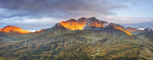 Die Berge Über Dem Zyls See Silsersee Ehren Raspolozhennoy Mehrere — Stockfoto