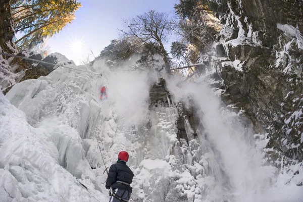 Avalanche Coming Training Athletes Frozen Famous Manyavsky Waterfall Manyava Ukraine — Stock Photo, Image