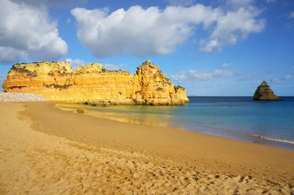 Praias Famosas Falésias Mar Lagos Portugal Atrai Muitos Turistas Turistas — Fotografia de Stock