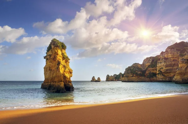 Praias Famosas Falésias Mar Lagos Portugal Atrai Muitos Turistas Turistas — Fotografia de Stock