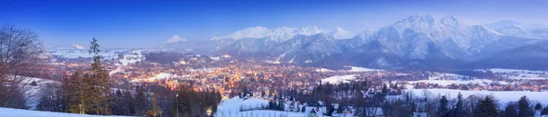 Zakopane gece ay ışığında. — Stok fotoğraf