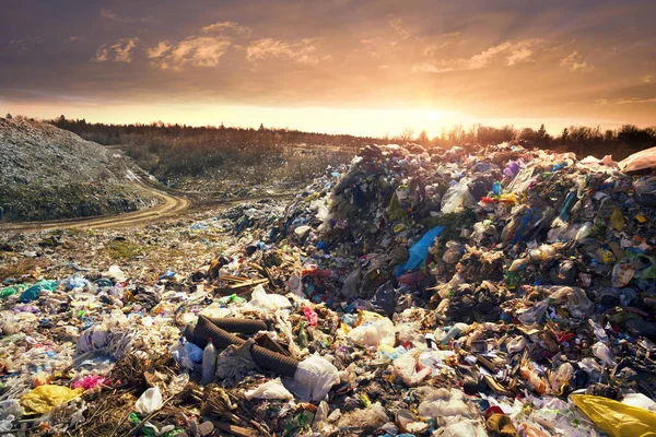 欧洲国家的城市垃圾场 — 图库照片