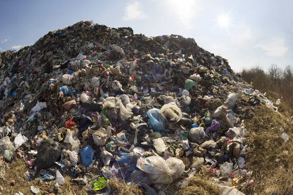 Müllhalde in einem europäischen Land — Stockfoto