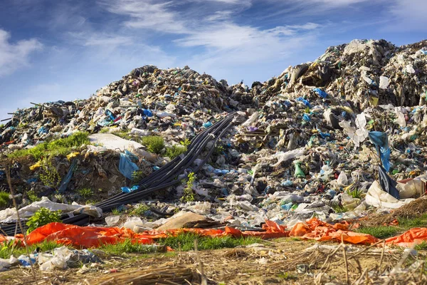 Collecting methane in the trash. — Stock Photo, Image