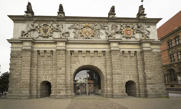 Stone bas-reliefs on the walls of Gdansk — Stock Photo, Image