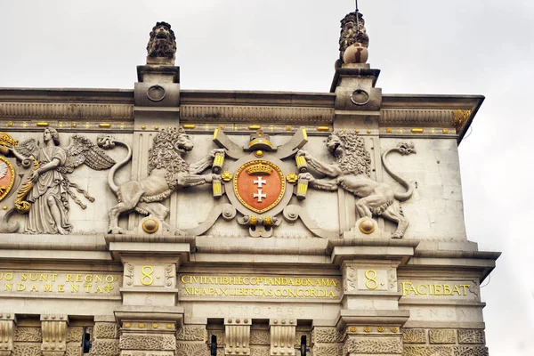 Stone bas-reliefs on the walls of Gdansk — Stock Photo, Image