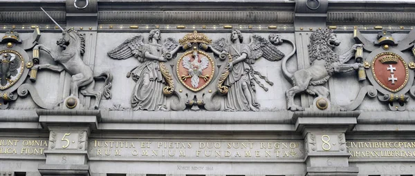 Stone bas-reliefs on the walls of Gdansk — Stock Photo, Image