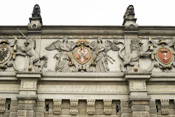 Stone bas-reliefs on the walls of Gdansk — Stock Photo, Image