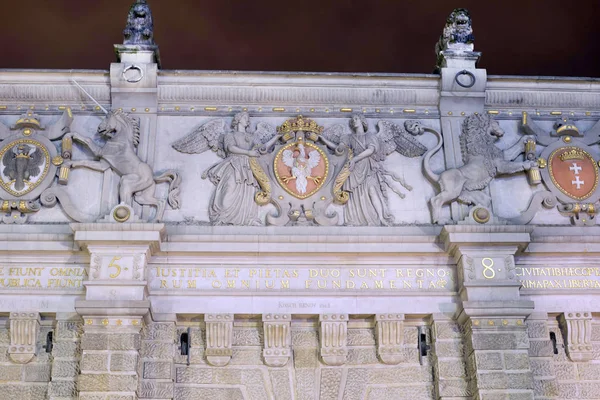 Stone bas-reliefs on the walls of Gdansk — Stock Photo, Image