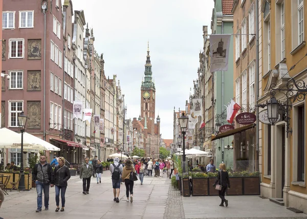 Ruas de pedra e turistas Gdansk — Fotografia de Stock