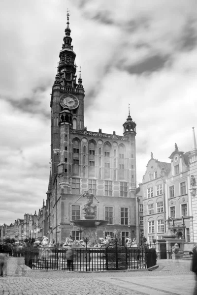 Calles de piedra y turistas Gdansk —  Fotos de Stock