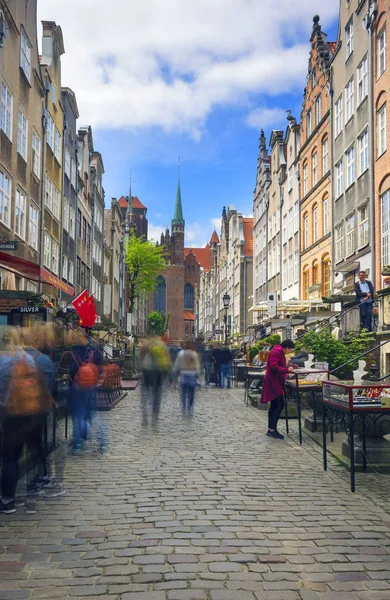 Ruas de pedra e turistas Gdansk — Fotografia de Stock