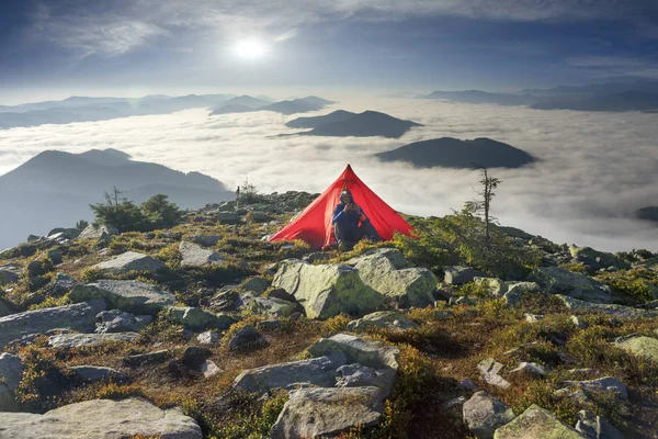 Rode tent bovenop — Stockfoto