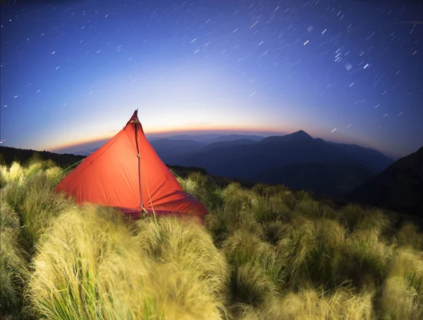 Tenda noite estrelada alpina — Fotografia de Stock