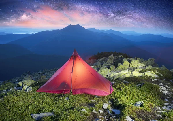 テント高山星空の夜 — ストック写真