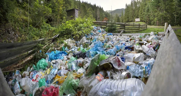 Hora odpadků pod horním — Stock fotografie