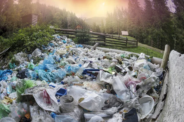 Hora odpadků pod horním — Stock fotografie