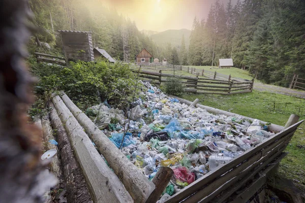 Mountain of trash under the top — Stock Photo, Image