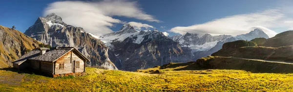 Παραδοσιακό Ορεινό Αλπικό Σπίτι Στο Chamonix Για Ποιμένες Αγελάδες Και — Φωτογραφία Αρχείου