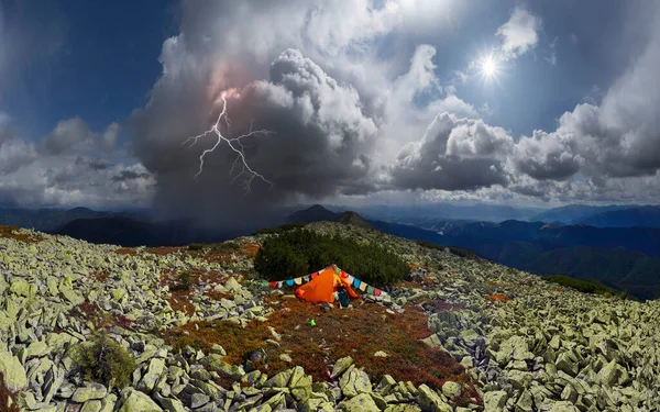 Alpy Piękne Ząbkowaną Panoramą Szczytów Górskich Panorama Kamiennych Pustkowia Chmur — Zdjęcie stockowe