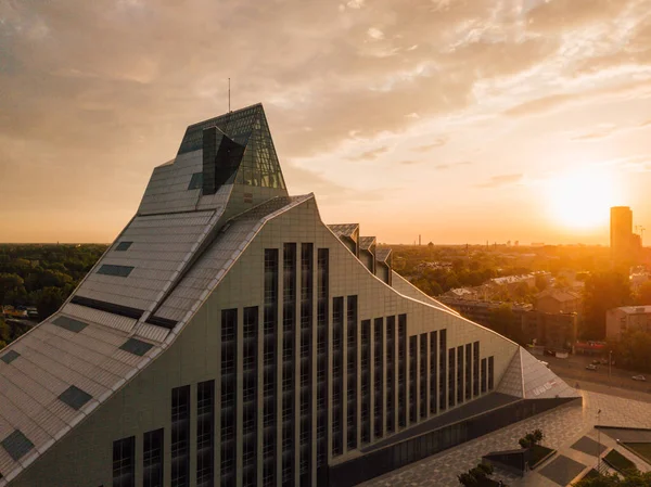 Ολοκαίνουργιο Λετονίας Εθνική Βιβλιοθήκη Ένα Πολύχρωμο Ηλιοβασίλεμα Εναέρια Άποψη Από — Φωτογραφία Αρχείου