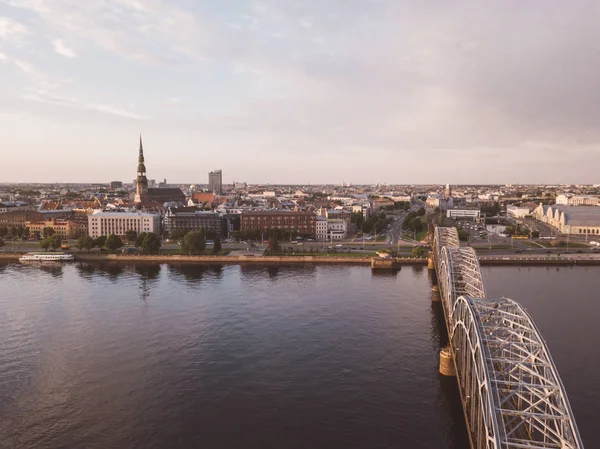 Красивый Вид Воздуха Старый Город Риги Реки Даугавы Мосты Через — стоковое фото