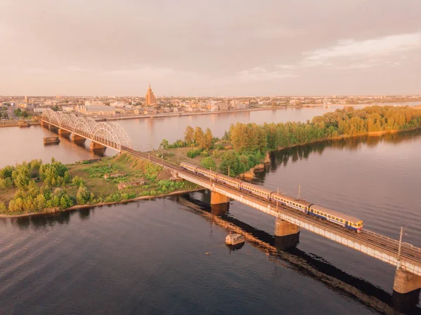 Pemandangan Udara Yang Indah Dari Kota Tua Riga Tepi Sungai — Stok Foto