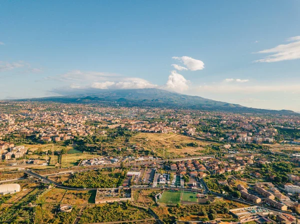 Hermosa Vista Aérea Ciudad Catania Con Volcán Etna Fondo Por —  Fotos de Stock