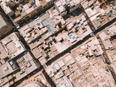 Mount Carmel Our Lady Bazilikası üzerinden hava günbatımı görünüm. Eski başkenti Valletta, Malta bakan kubbeli bir katedral. Akdeniz'de ada ülke.