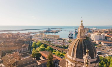 Catania bağlantı noktası eski şehrin yanında bulunan üzerinde havadan görünümü.