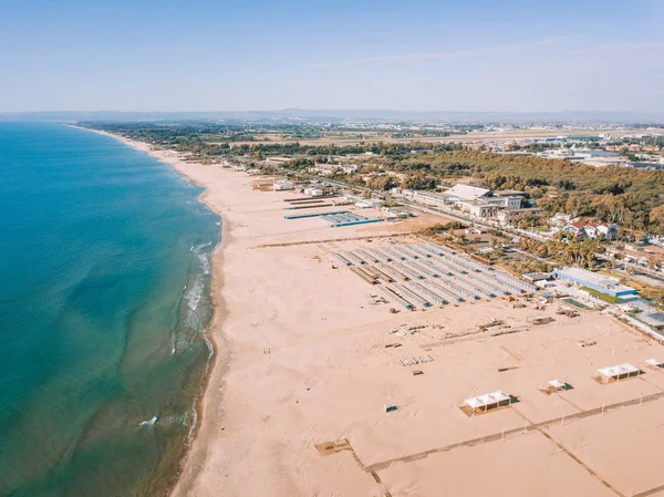 Catania Sicilya noktasındaki tarafından yakınındaki plaj havadan görünümü. 