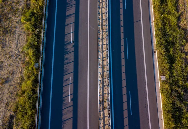 Mooie Luchtfoto Van Snelweg Italië Met Passerende Auto — Stockfoto