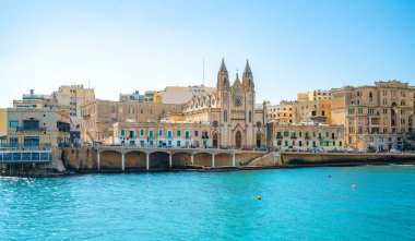 20 Mayıs 2018. St. Julian, Malta. Spinola bay ve St. Julian kasaba şaşırtıcı görünümü.