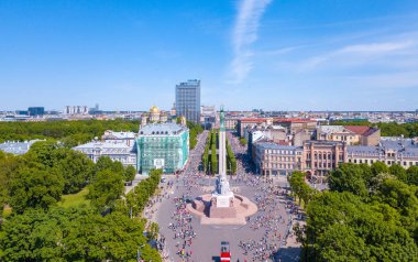 20 Mayıs 2018. Riga, Letonya. Anıtı Milda merkezi Riga Uluslararası Lattelecom maraton sırasında havadan görünümü.